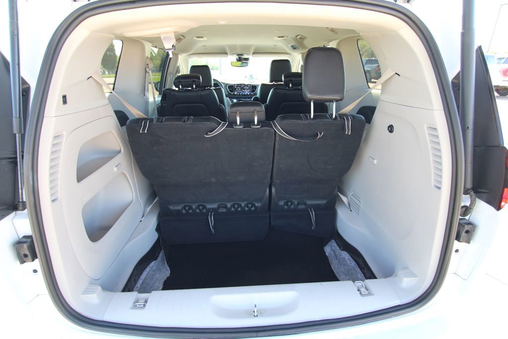 Used 2024 Chrysler Pacifica Touring-L FWD image 14
