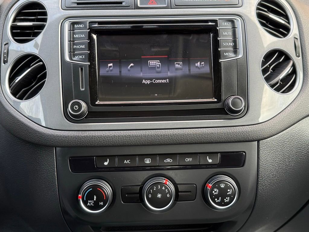 Used 2017 Volkswagen Tiguan S FWD image 28
