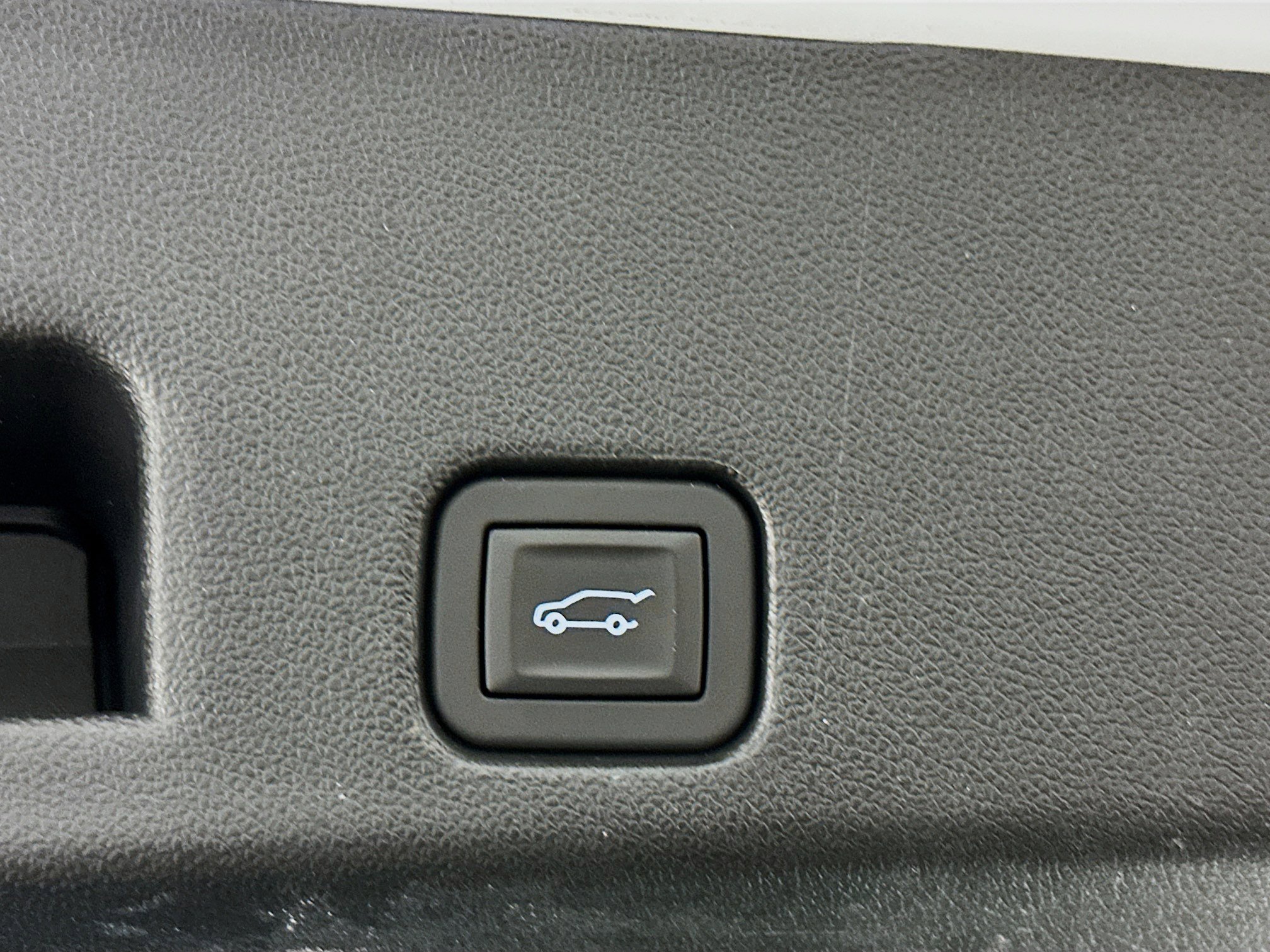 Used 2025 Chevrolet Traverse LT image 32