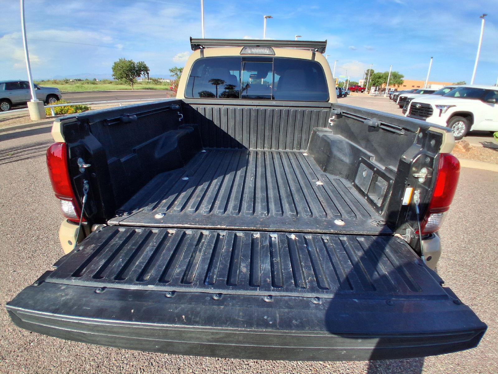 Used 2019 Toyota Tacoma TRD Off-Road w/ Technology Package AWD/4WD image 19
