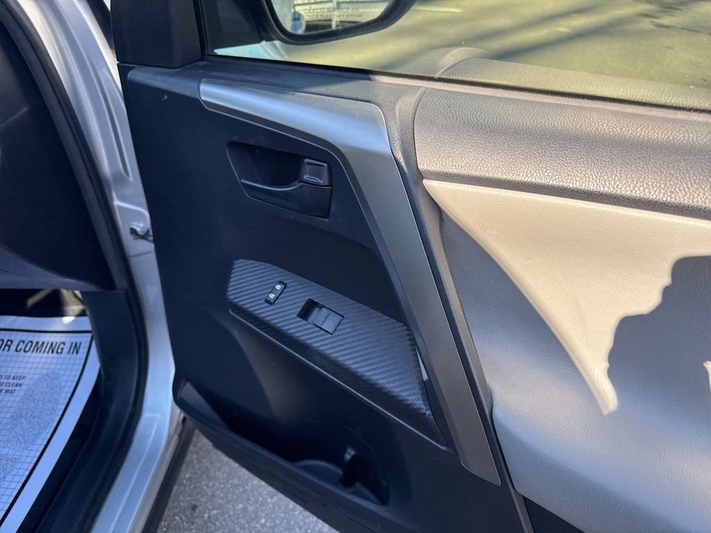 Used 2015 Toyota RAV4 LE image 16