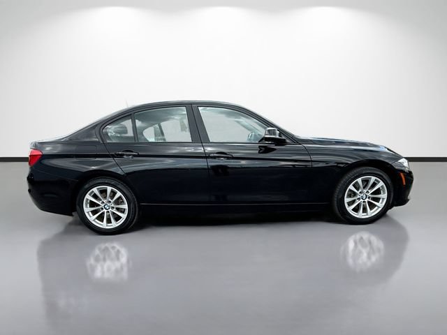 Used 2018 BMW 320i Sedan RWD image 2