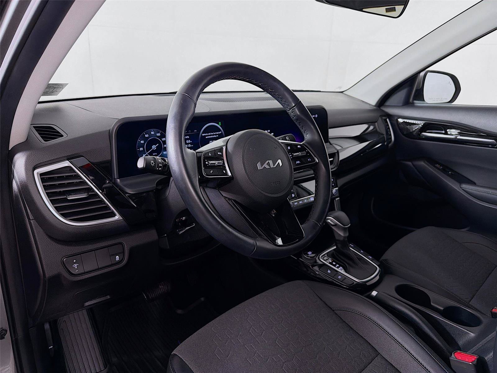 Used 2024 Kia Seltos X-Line AWD/4WD image 9