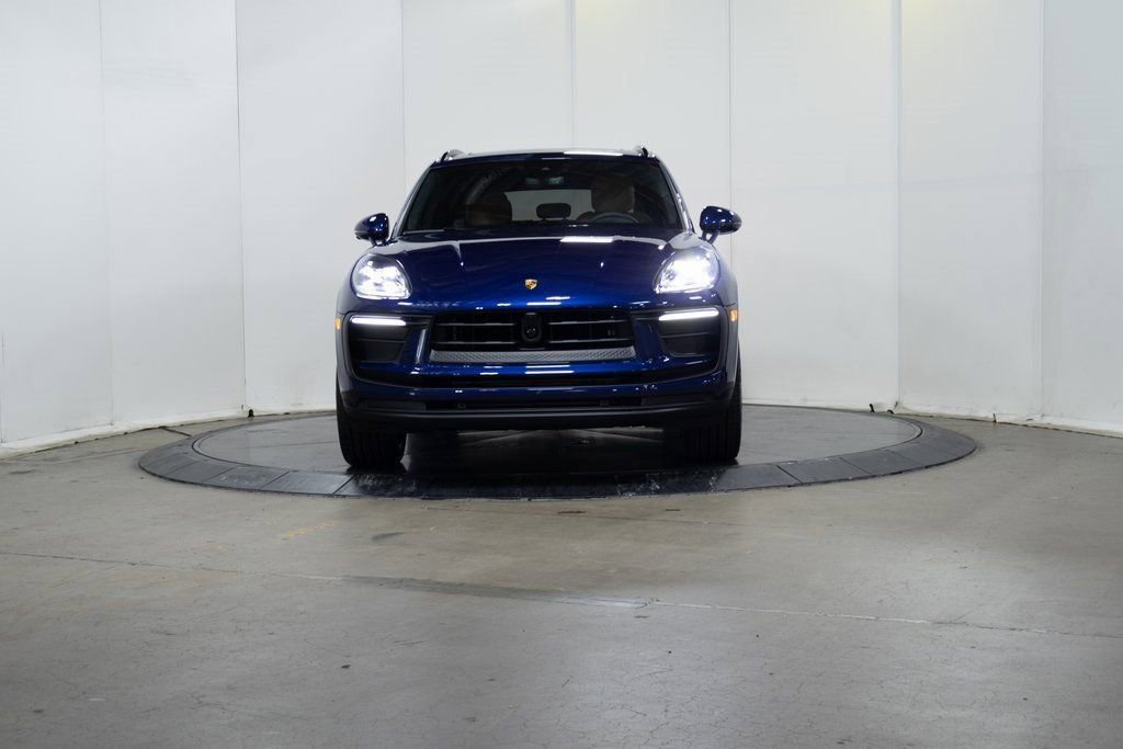 Certified 2025 Porsche Macan image 10
