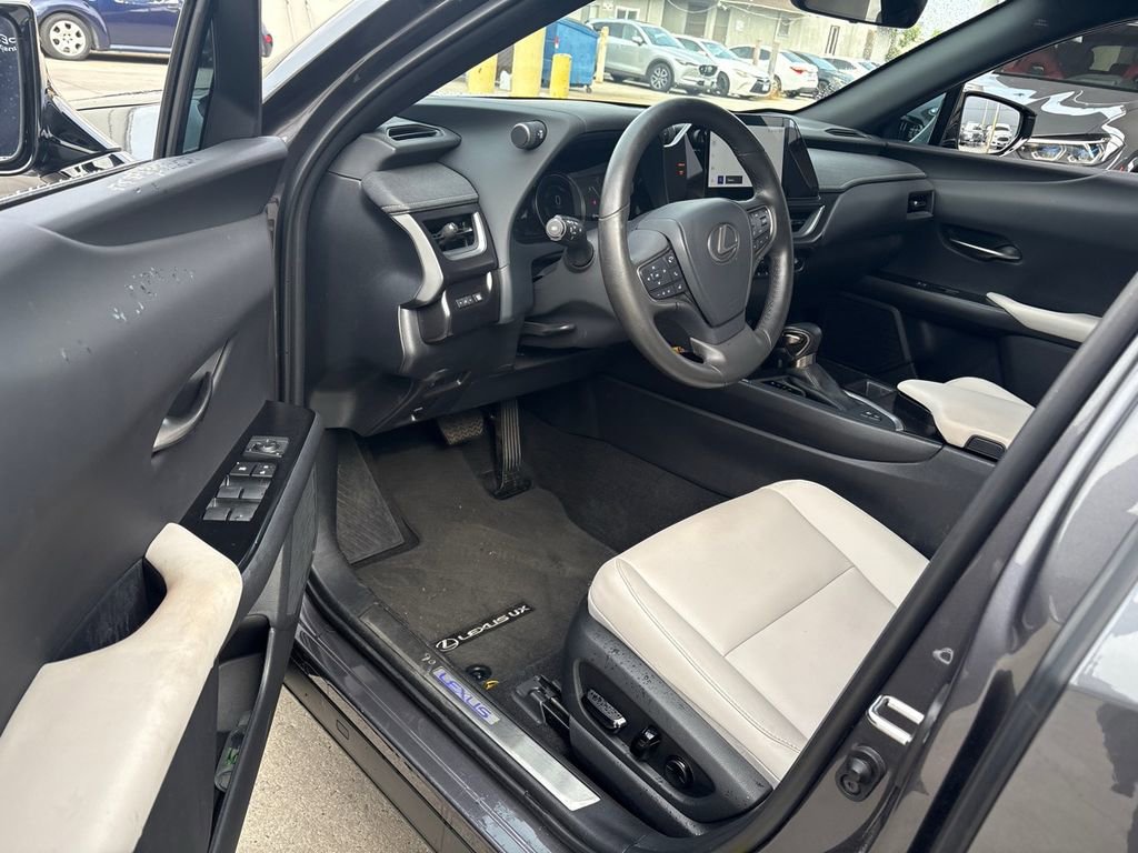Used 2023 Lexus UX 250h FWD image 8