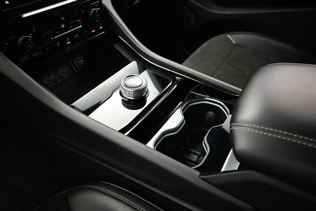 Used 2023 Jeep Grand Cherokee L Laredo RWD image 16