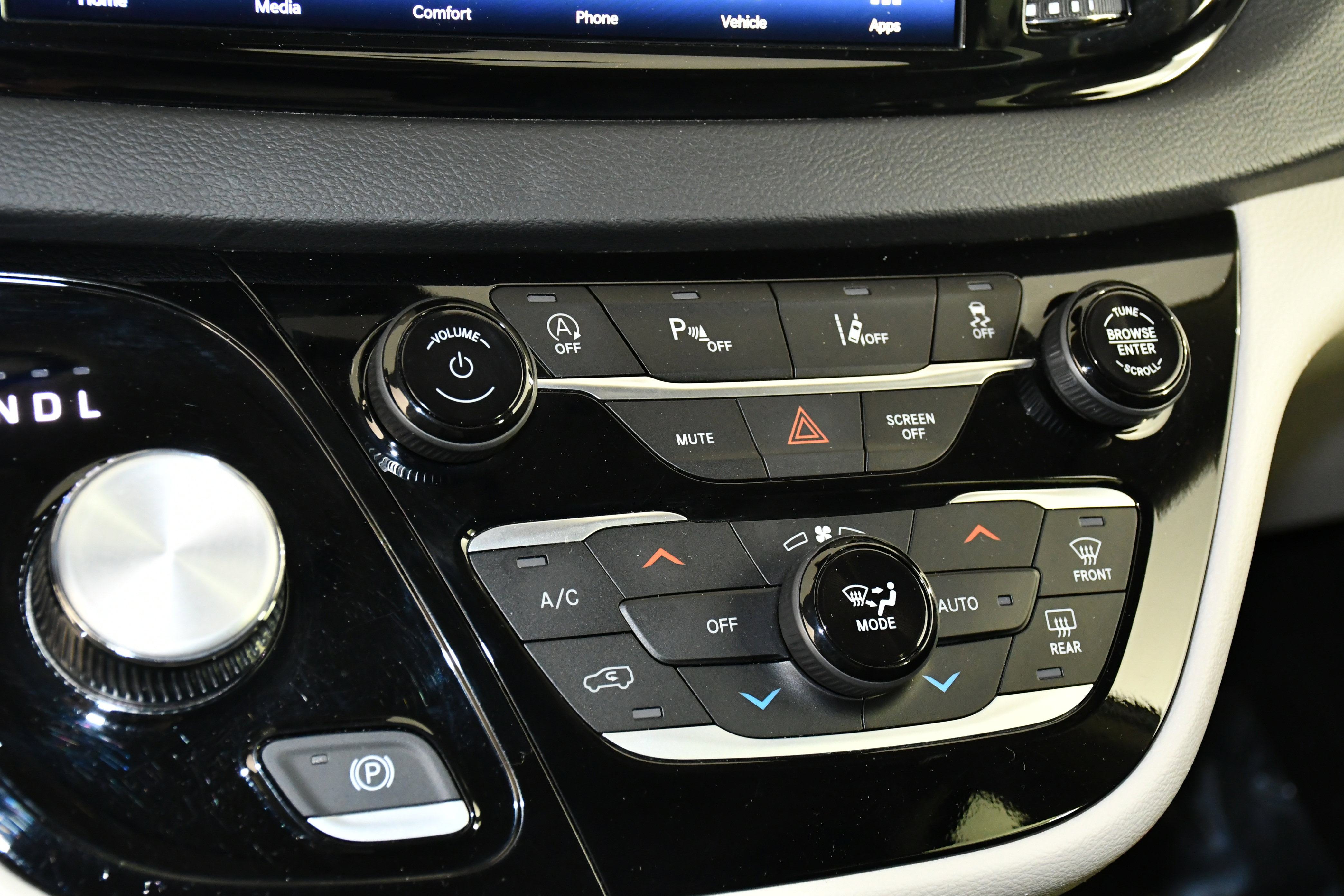 Used 2024 Chrysler Pacifica Touring-L image 30