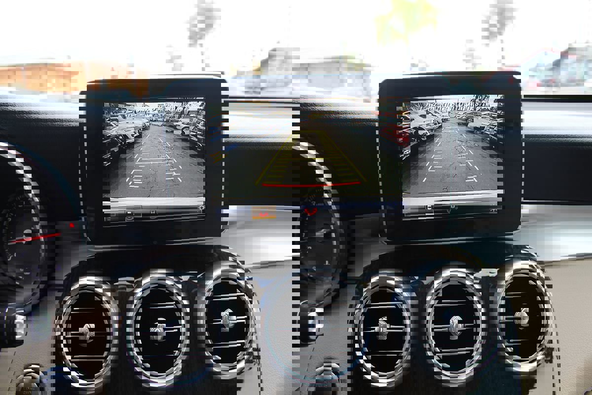 Used 2019 Mercedes-Benz GLC 300 w/ Premium Package image 26