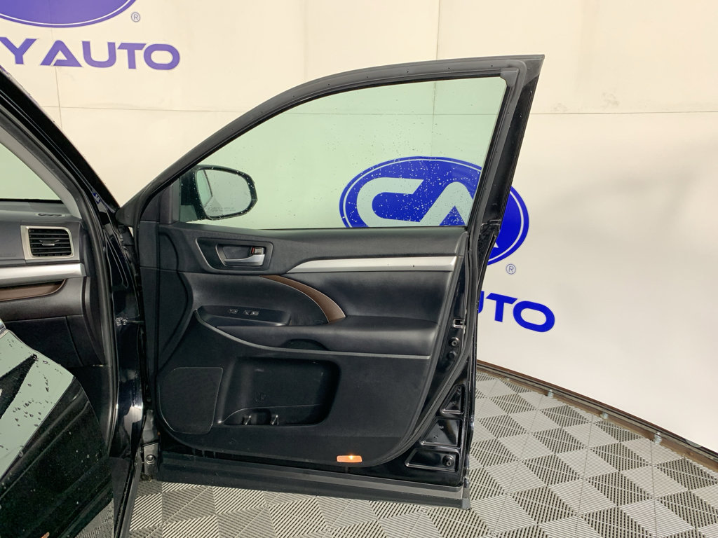 Used 2019 Toyota Highlander XLE image 42
