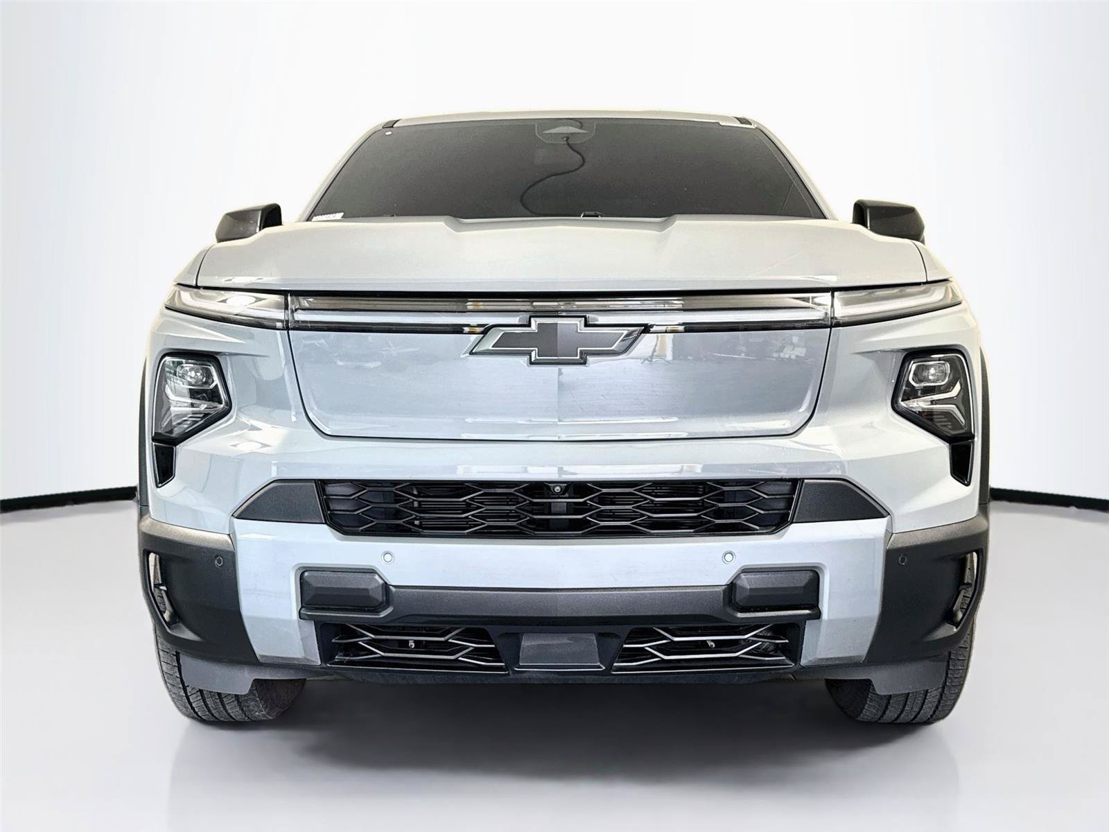 Used 2026 Chevrolet Silverado EV LT AWD/4WD image 8