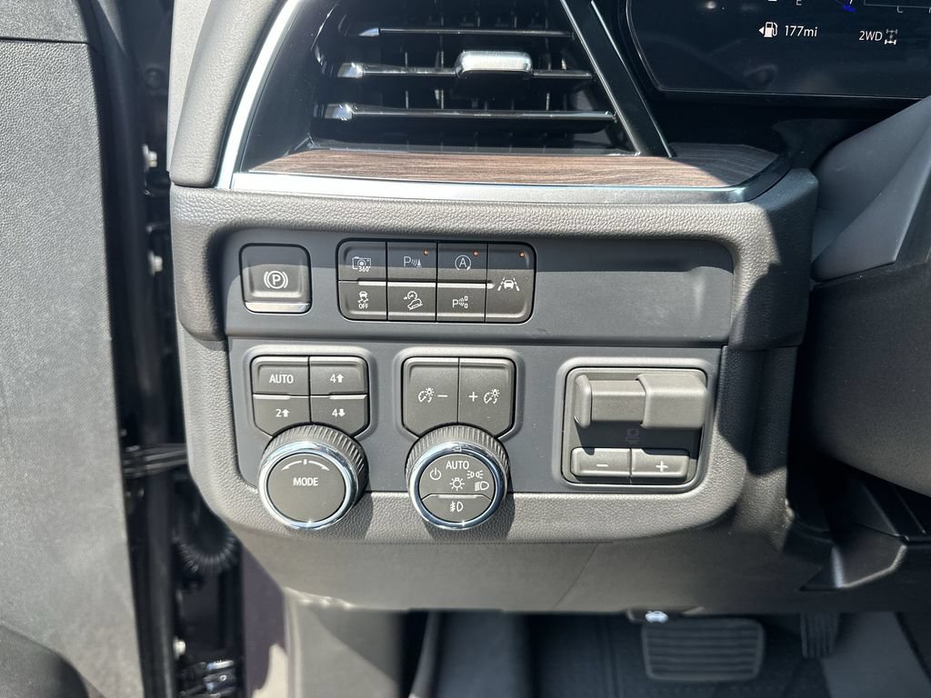New 2026 Chevrolet Suburban LT w/ Comfort Package AWD/4WD image 18