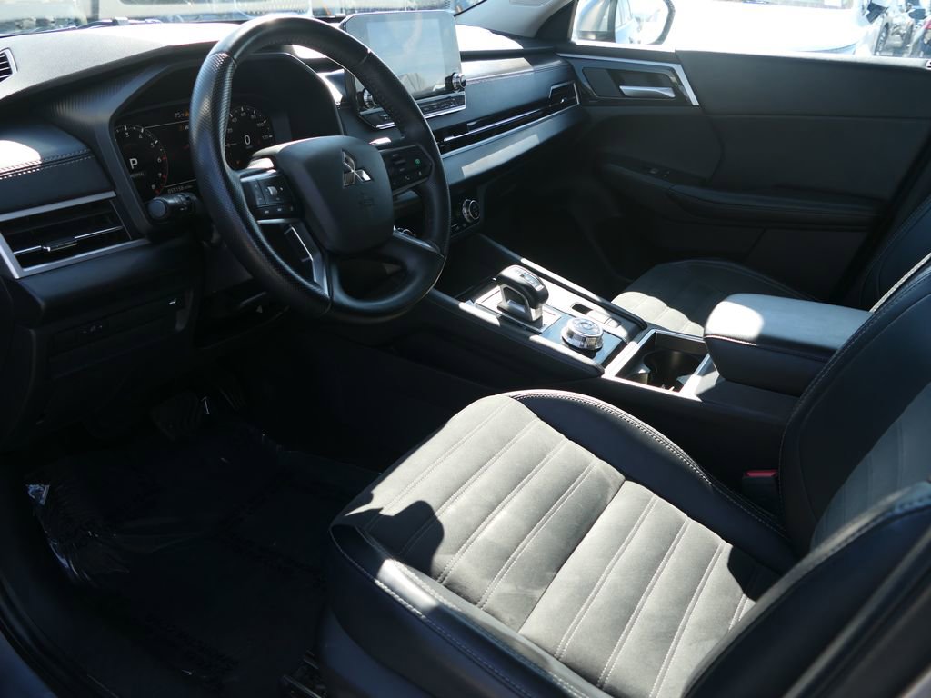 Used 2024 Mitsubishi Outlander SE AWD/4WD image 13