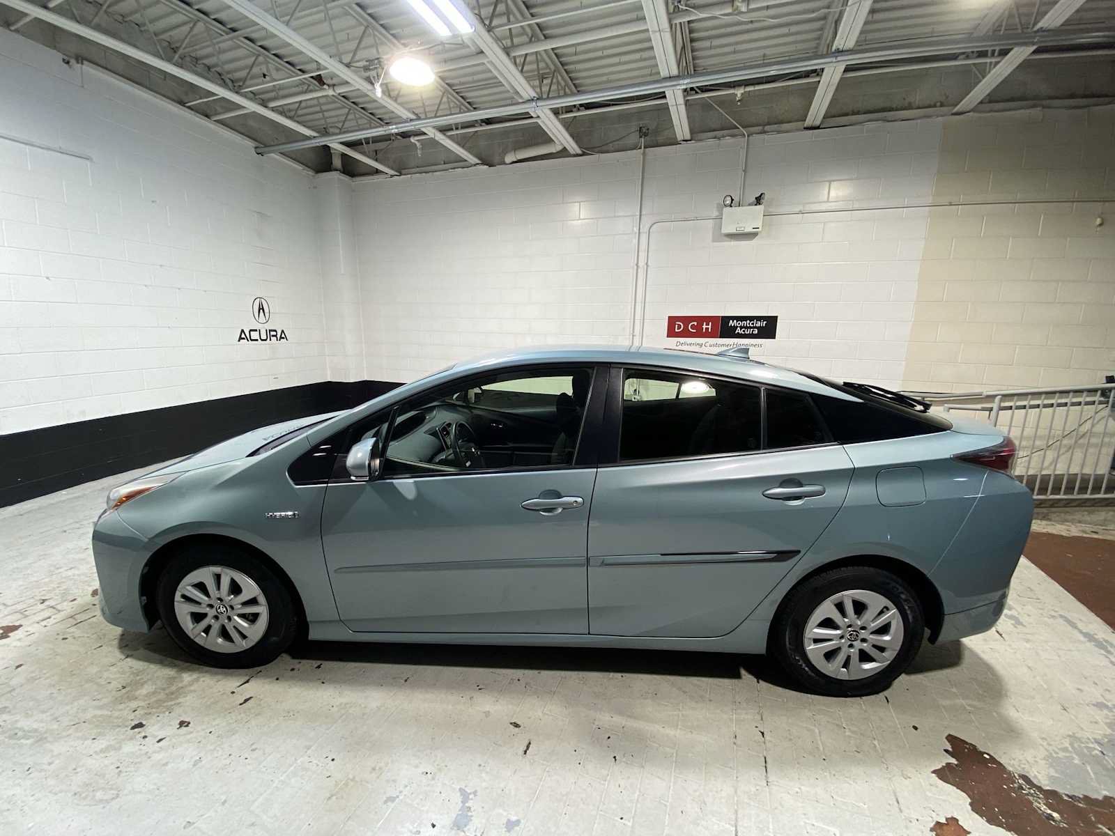 Used 2016 Toyota Prius Two FWD image 3