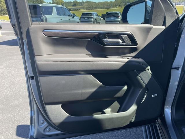 New 2026 Chevrolet Suburban Premier image 16