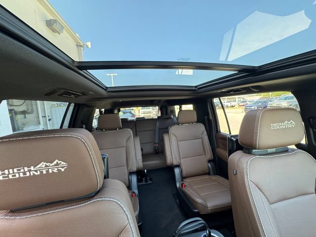 Used 2024 Chevrolet Suburban High Country AWD/4WD image 32