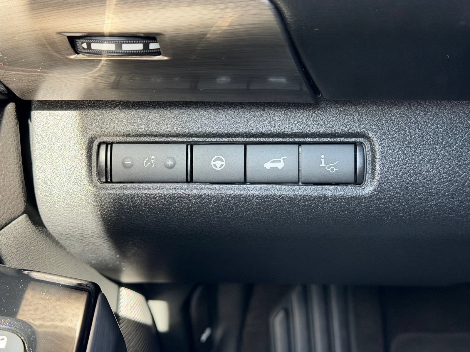 Used 2023 Nissan Pathfinder Platinum w/ Cargo Package image 12