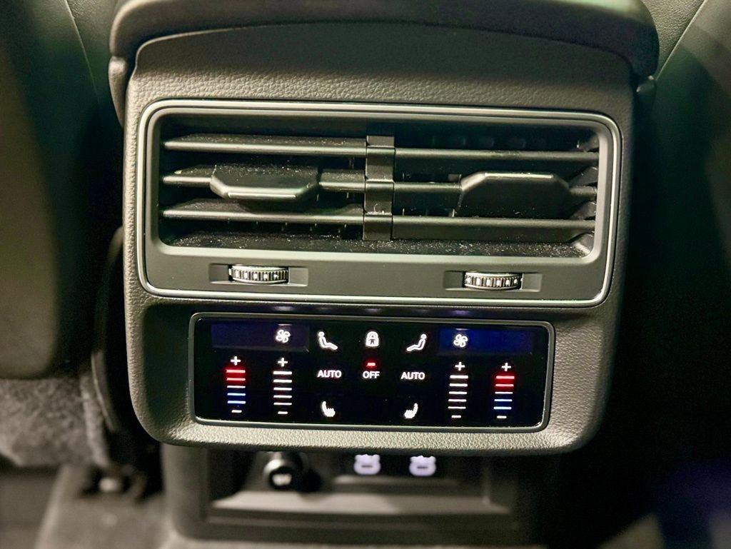 Used 2021 Audi Q8 Prestige image 38