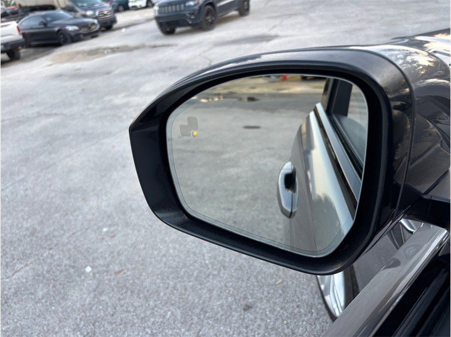 Used 2020 Land Rover Range Rover Sport SE image 17