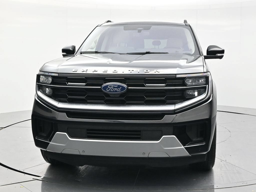Used 2025 Ford Expedition Max Platinum AWD/4WD image 2