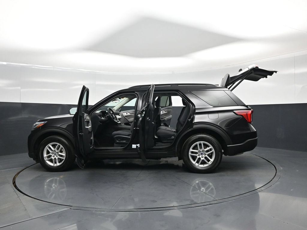 Used 2025 Ford Explorer Active AWD/4WD image 35
