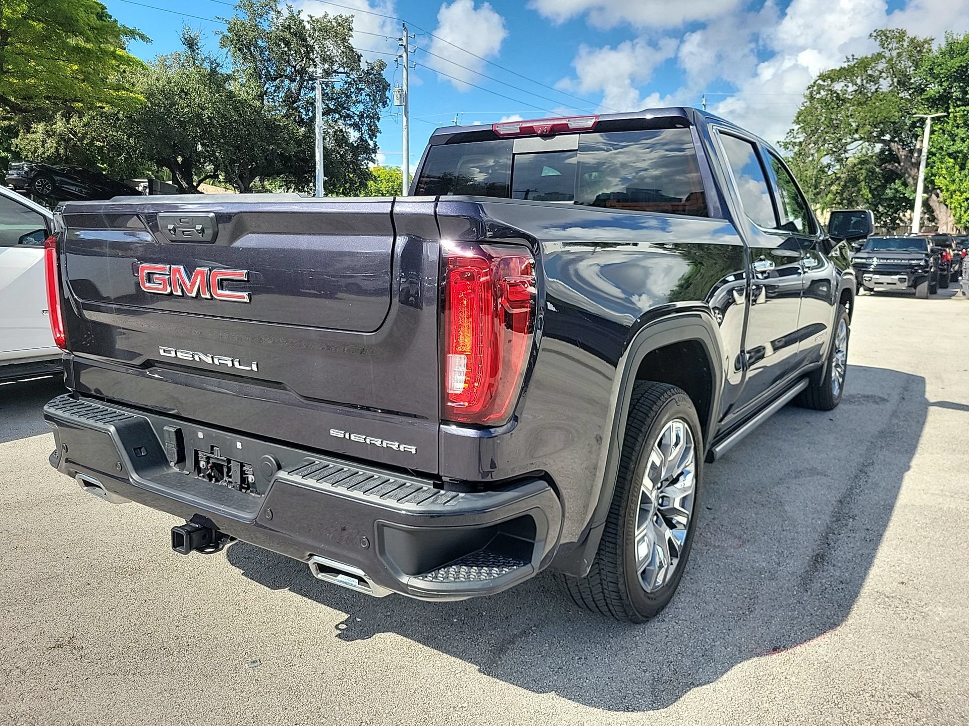 Used 2025 GMC Sierra 1500 Denali w/ Denali Reserve Package AWD/4WD image 10