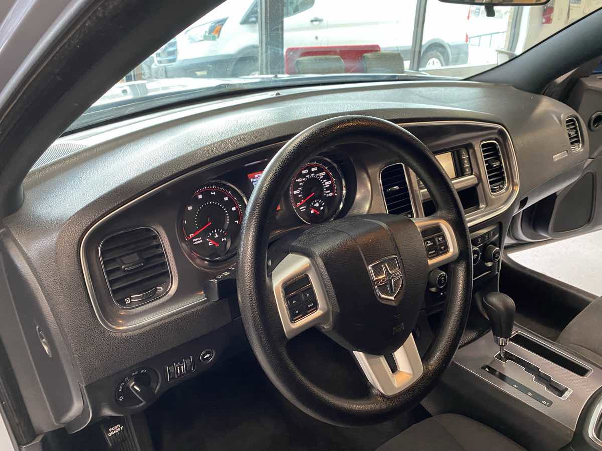 Used 2013 Dodge Charger SE image 4