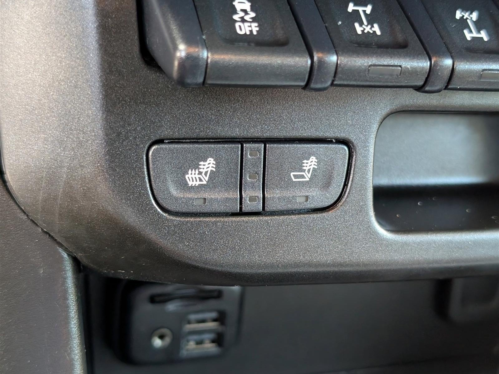 Used 2022 Chevrolet Colorado ZR2 w/ ZR2 Dusk Special Edition AWD/4WD image 24