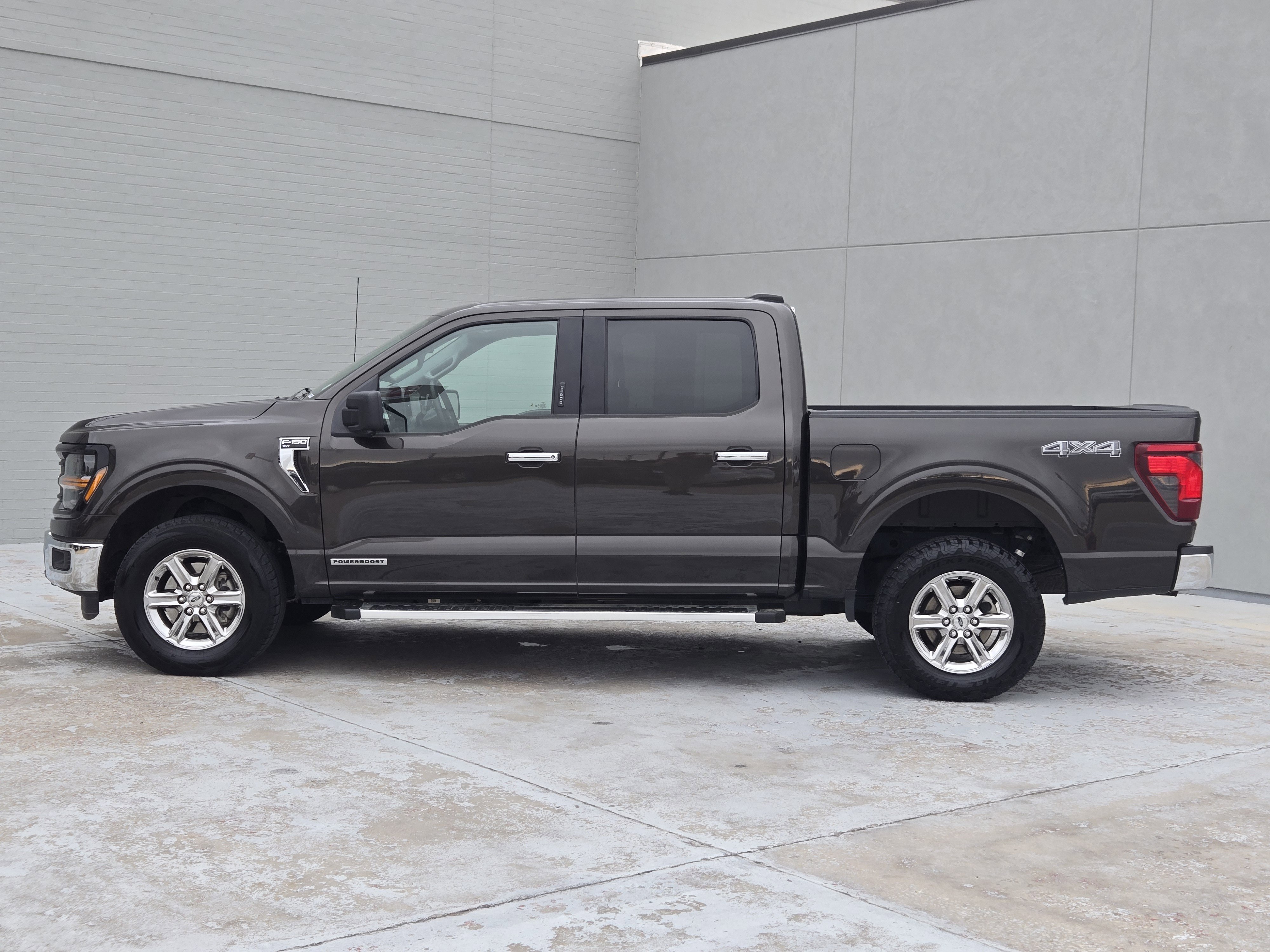 Used 2024 Ford F150 XLT w/ Mobile Office Package image 5