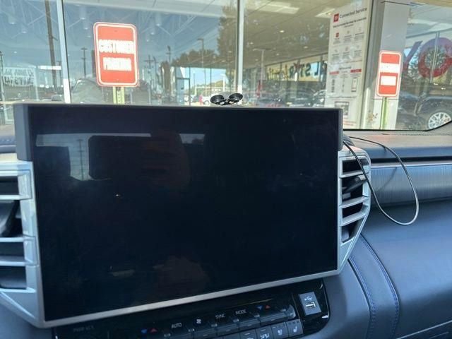 Used 2025 Toyota Tundra Platinum image 34