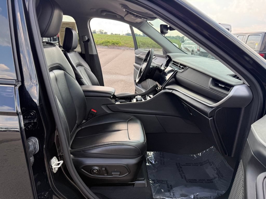 Used 2023 Jeep Grand Cherokee L Limited AWD/4WD image 19