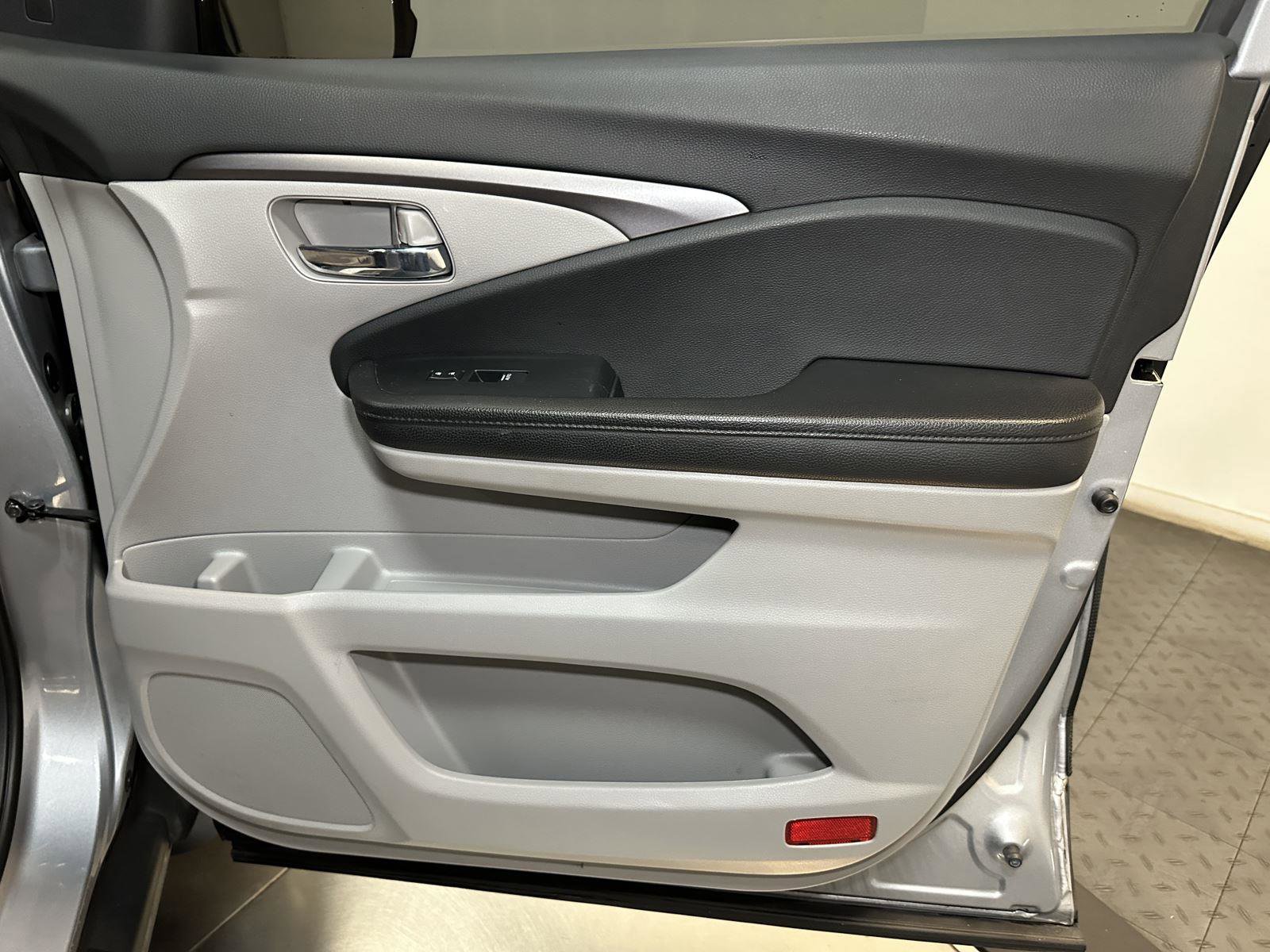 Used 2021 Honda Pilot EX image 37