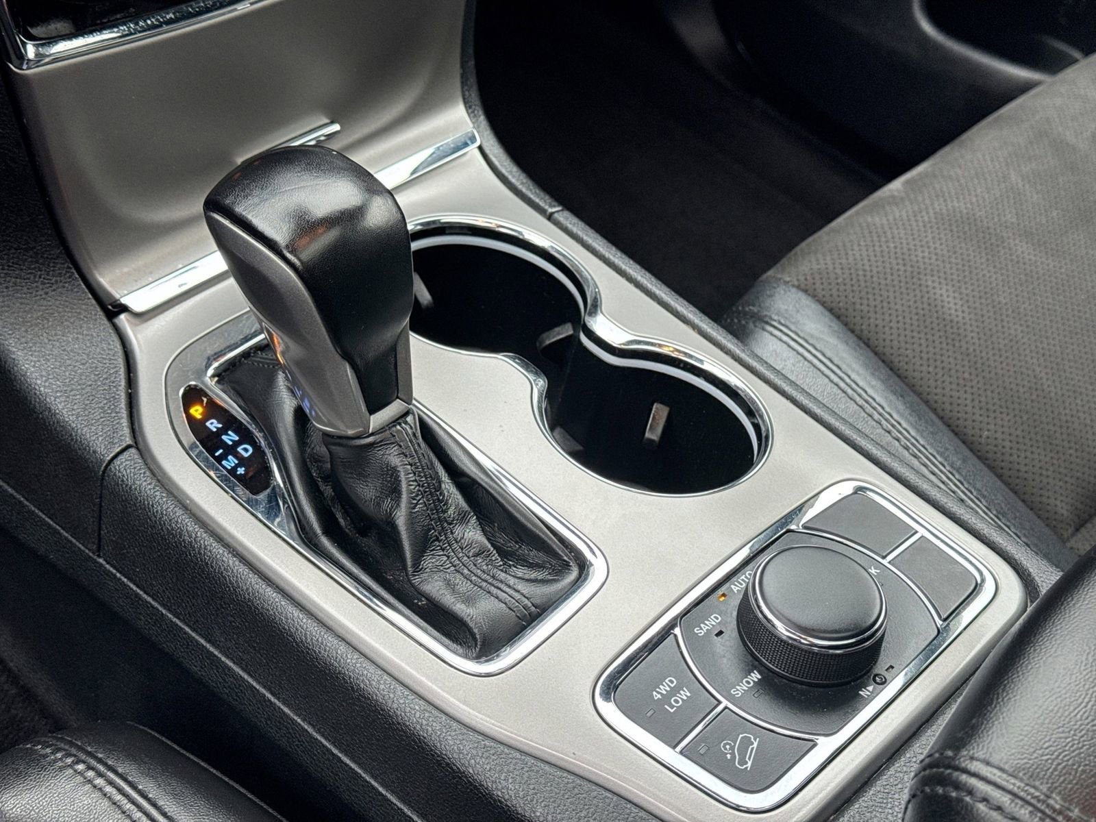 Used 2022 Jeep Grand Cherokee Altitude AWD/4WD image 36