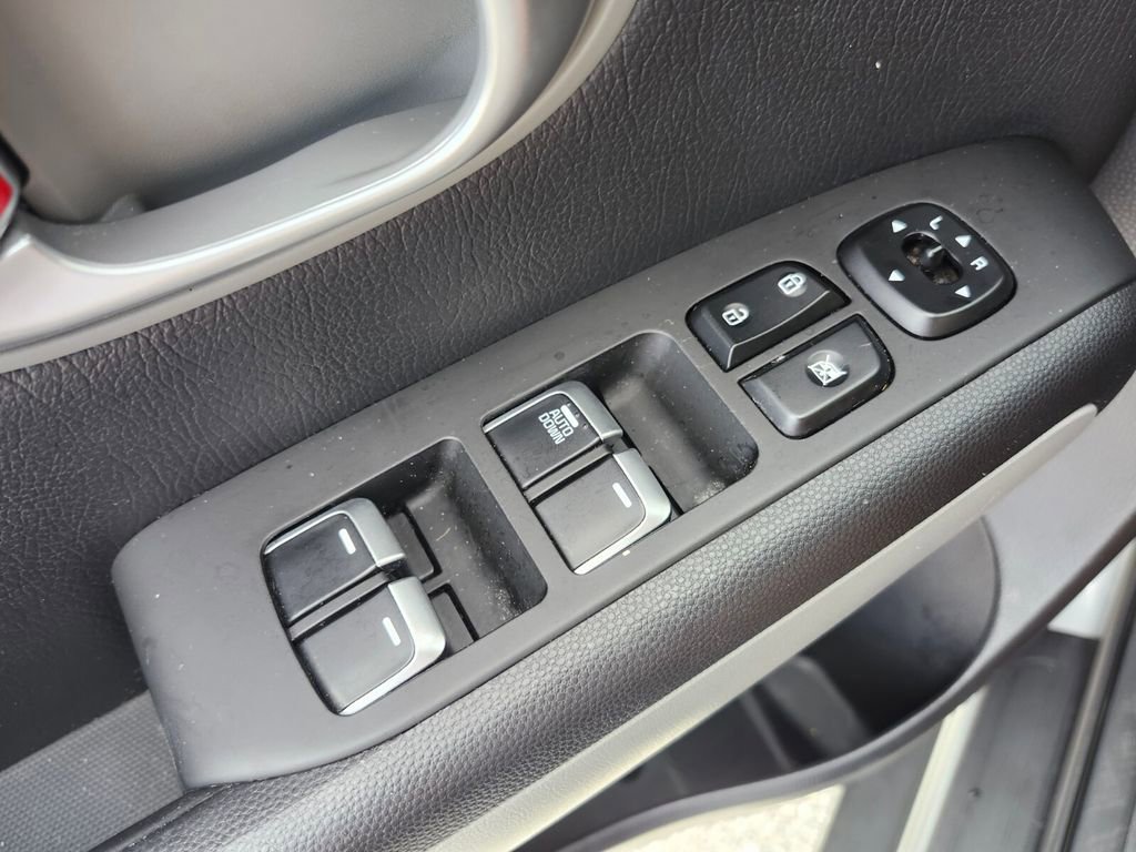 Used 2017 Kia Soul image 30