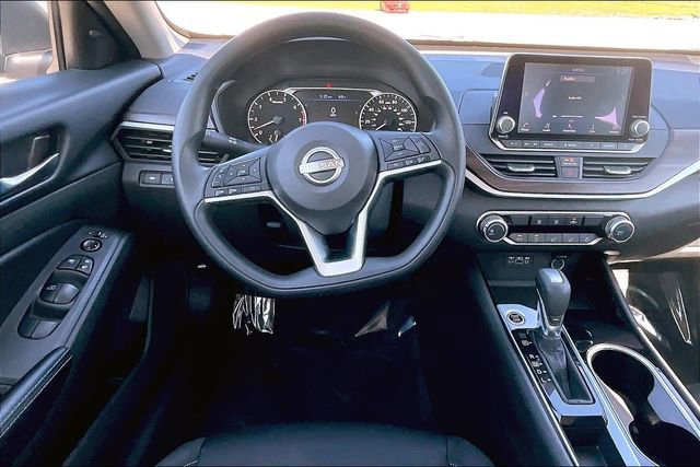 Used 2024 Nissan Altima 2.5 SV FWD image 5