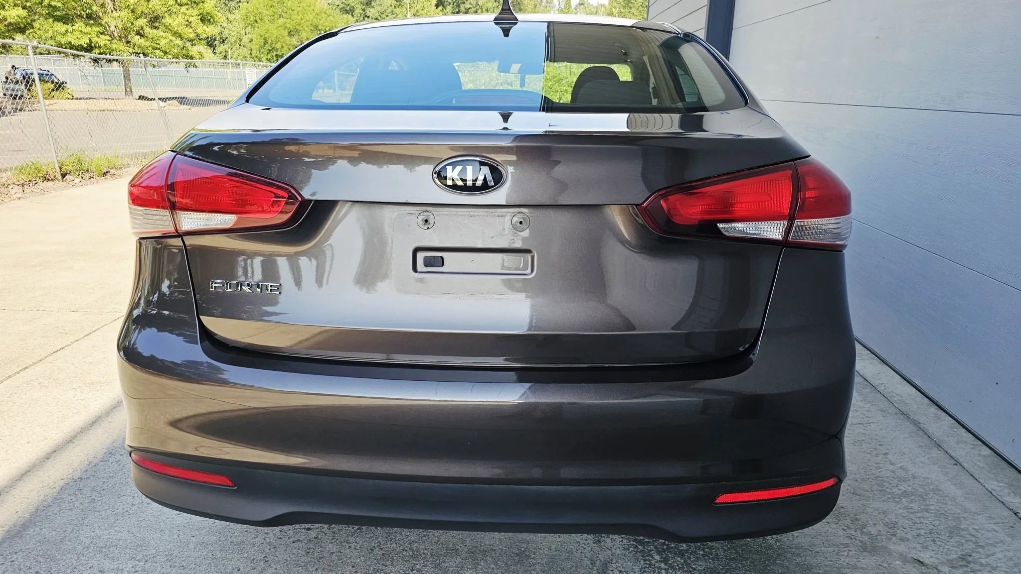 Used 2017 Kia Forte LX image 4