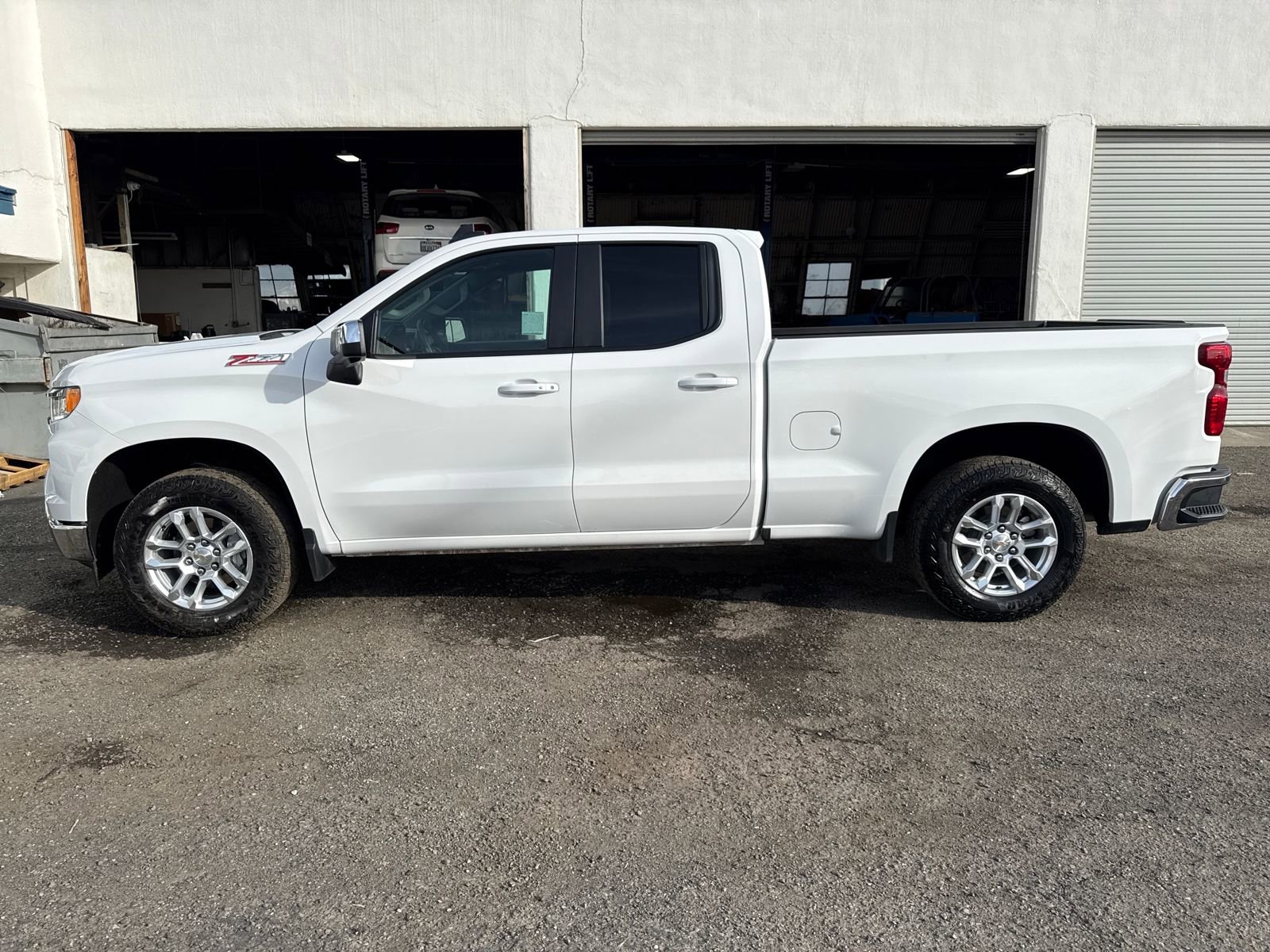 Used 2025 Chevrolet Silverado 1500 LT w/ Z71 Off-Road Package image 2