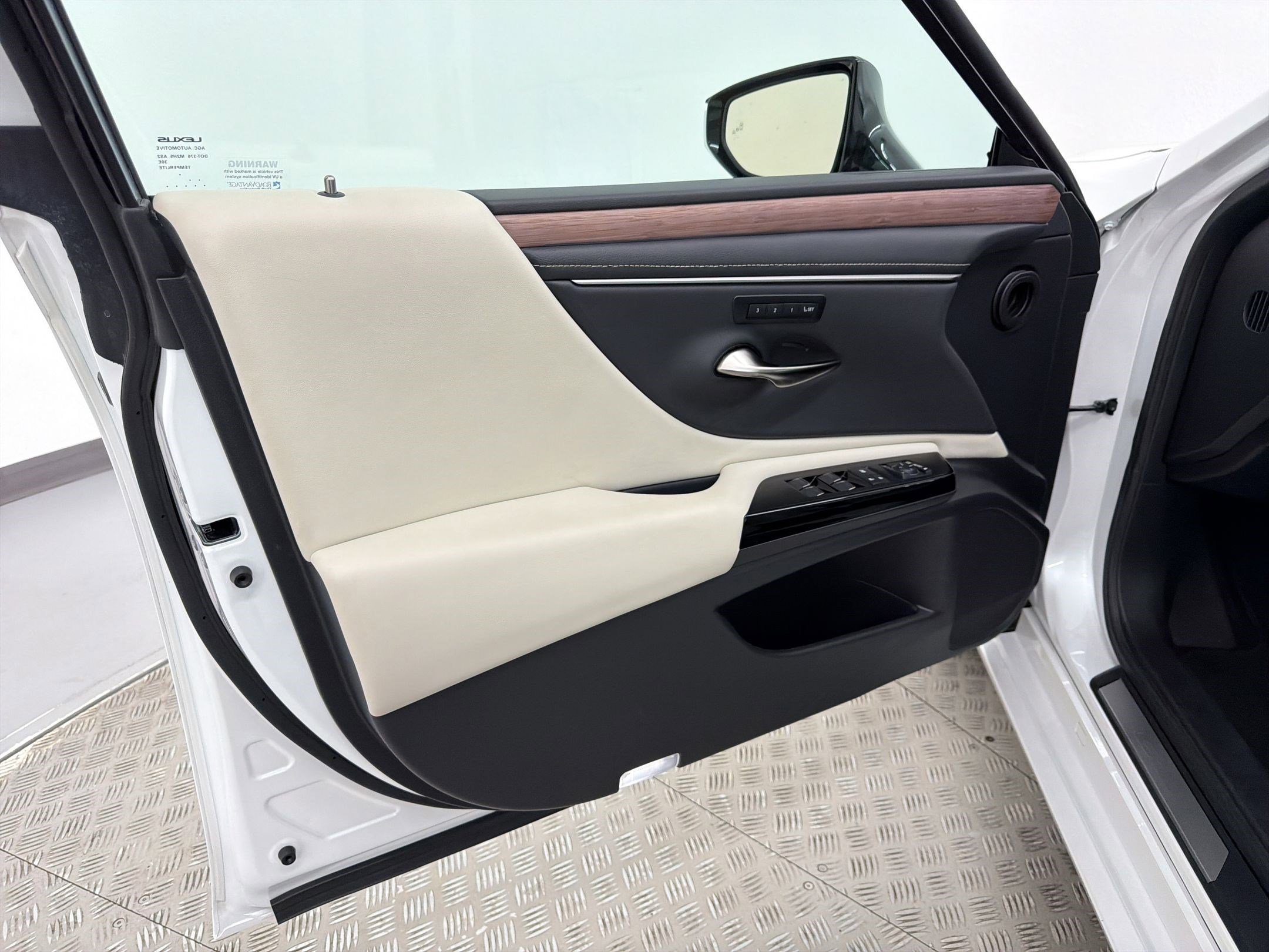 Certified 2024 Lexus ES 350 w/ Premium Package FWD image 23