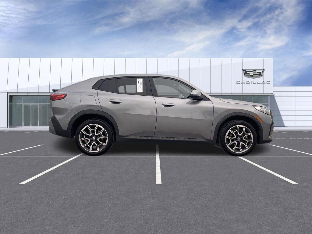 Used 2025 BMW X2 xDrive28i AWD/4WD image 9