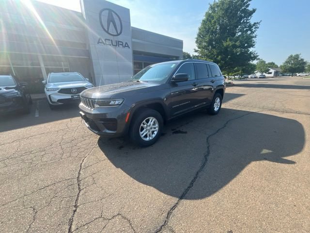 Used 2023 Jeep Grand Cherokee Laredo AWD/4WD image 34