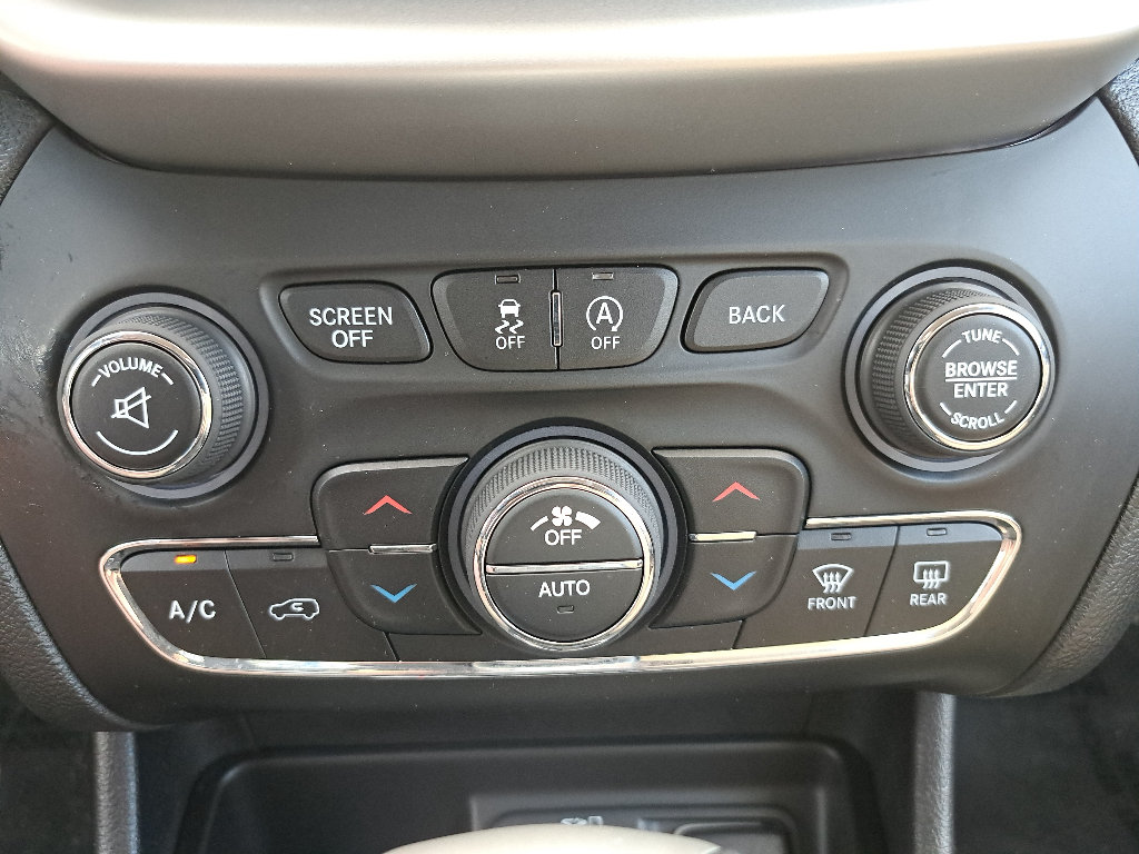 Used 2017 Jeep Cherokee Limited AWD/4WD image 21