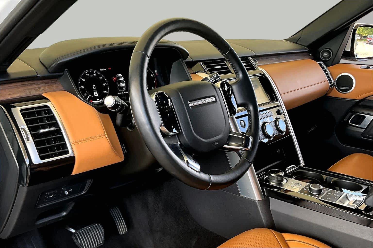 Used 2020 Land Rover Discovery HSE Luxury AWD/4WD image 16