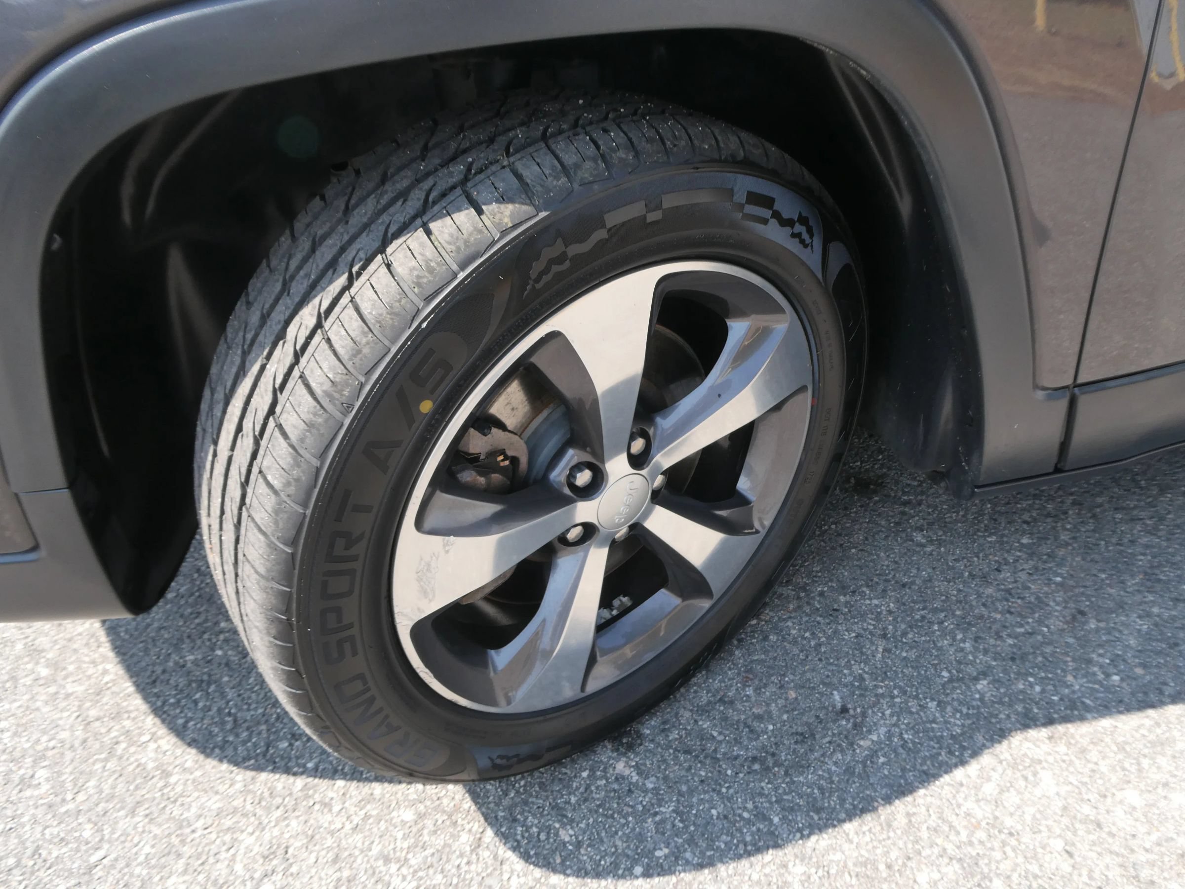 Used 2019 Jeep Cherokee Limited FWD image 30