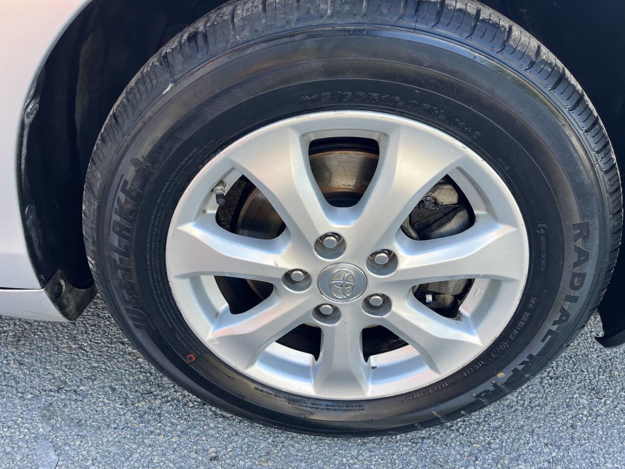 Used 2011 Toyota Camry LE image 25