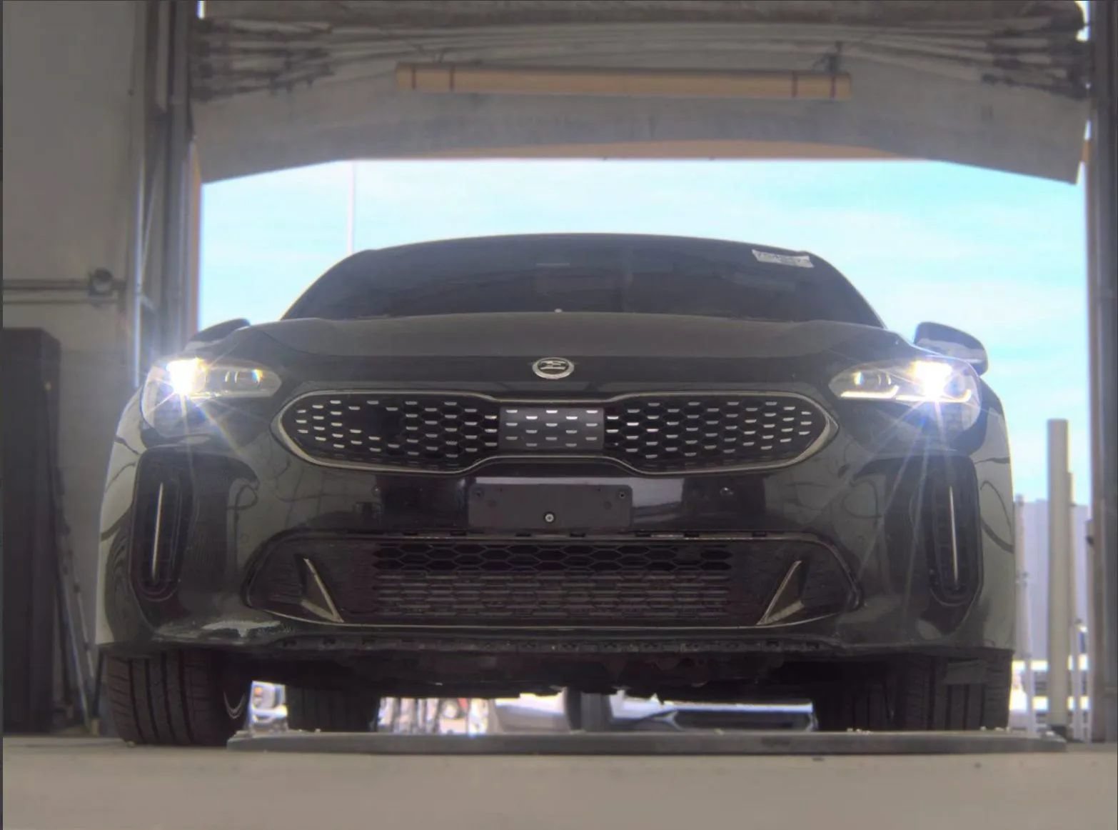 Used 2018 Kia Stinger GT2 AWD/4WD image 11