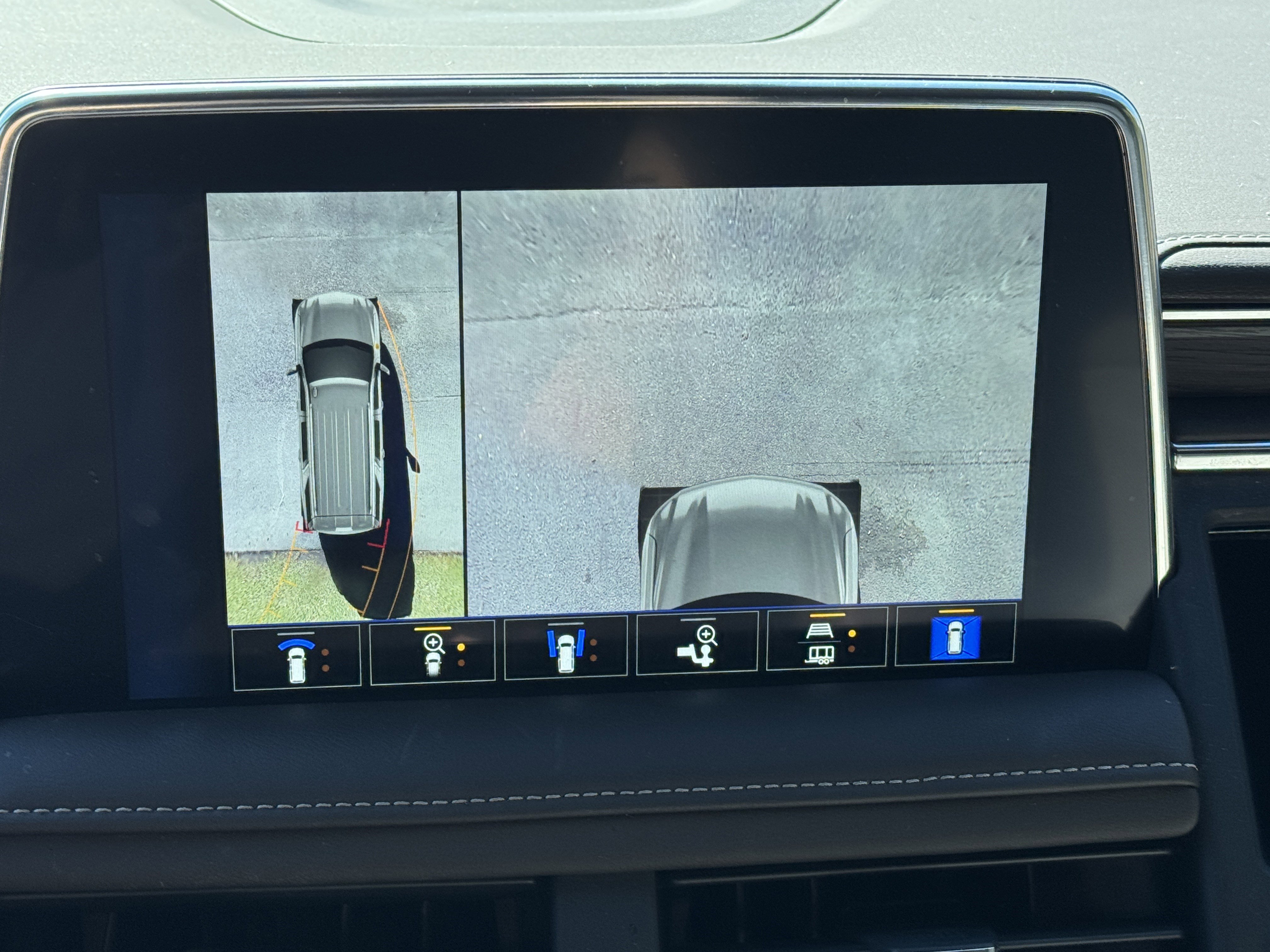 Used 2023 Chevrolet Tahoe Z71 w/ Luxury Package image 34