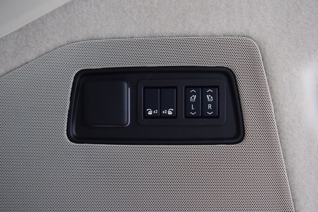 Used 2024 Cadillac Escalade ESV Sport Platinum w/ LPO, ONYX Package AWD/4WD image 24