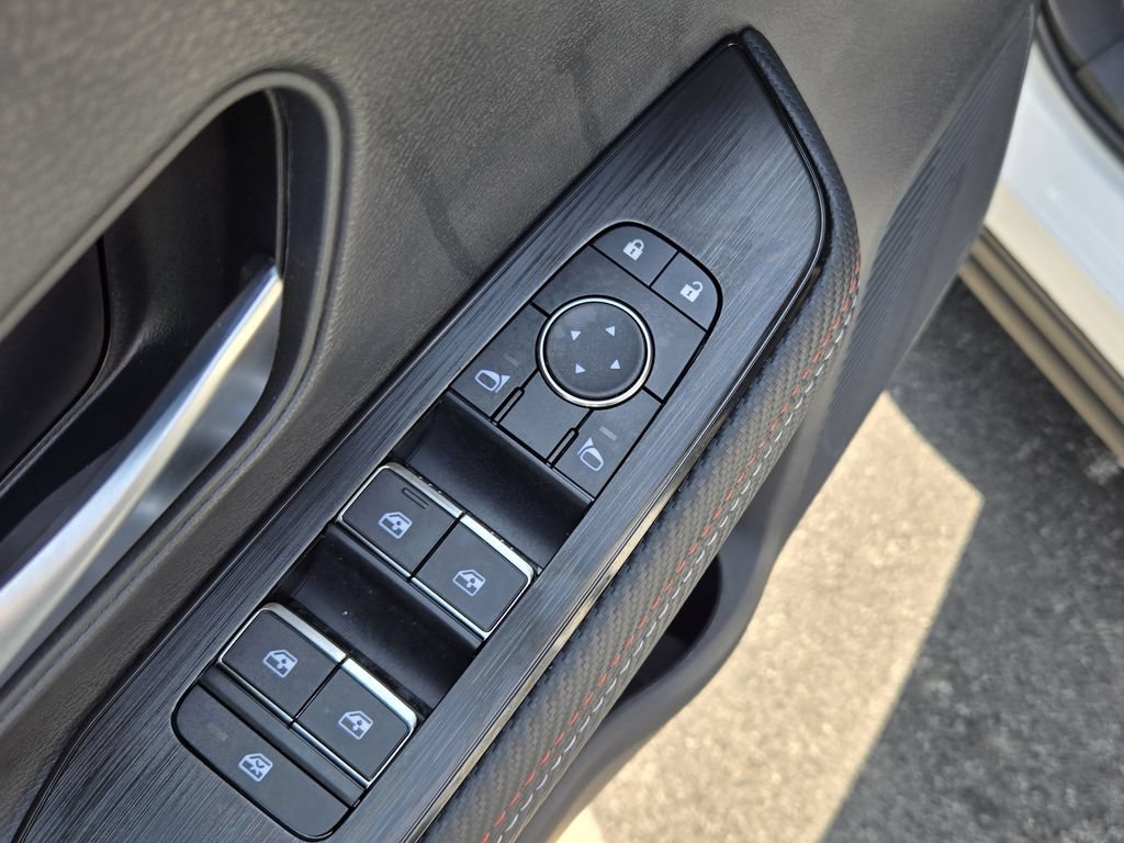 New 2026 Nissan Kicks SR FWD image 17