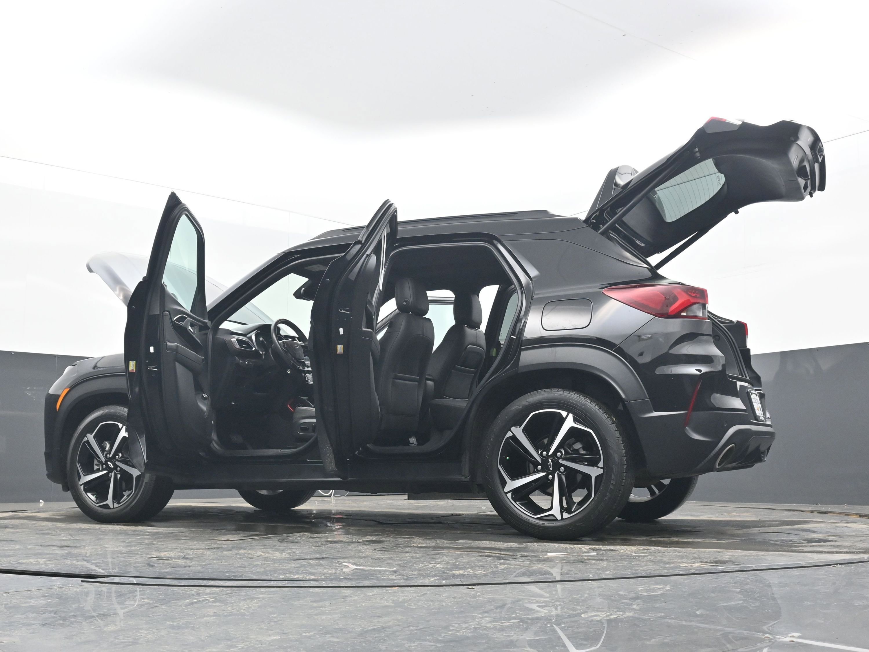 Used 2022 Chevrolet TrailBlazer RS w/ Sun and Liftgate Package image 38