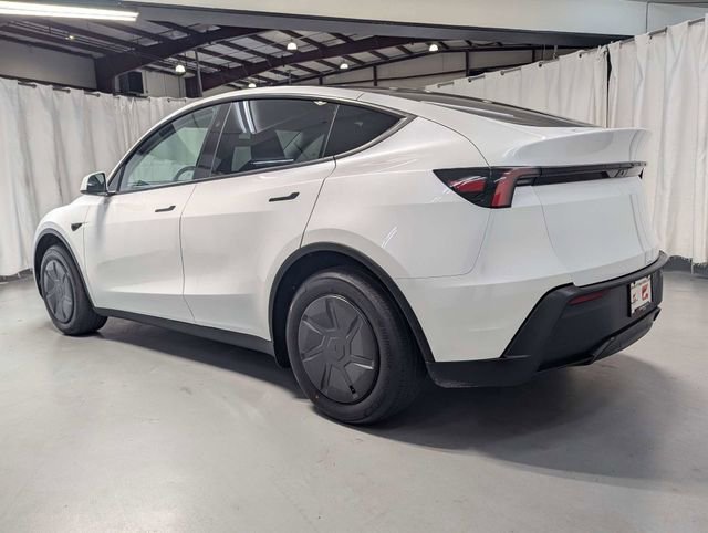 Used 2026 Tesla Model Y 2WD image 4