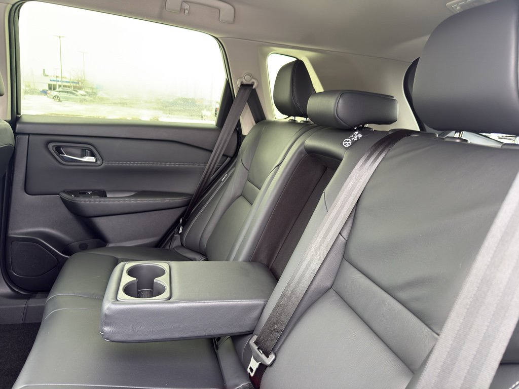 Certified 2025 Nissan Rogue SL image 33